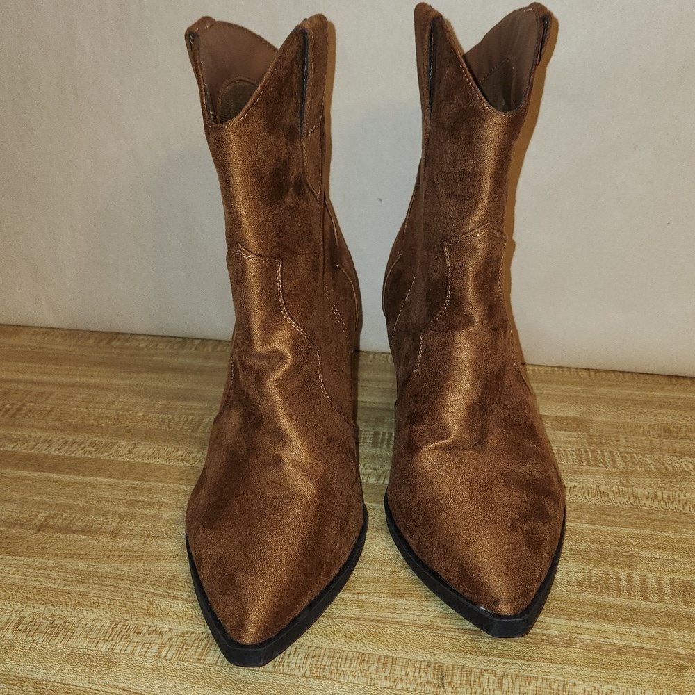 JOURNEE COLLECTION Women’s Becker Pointed Toe Stacked Western Booties, 9.5 - Picture 2 of 14